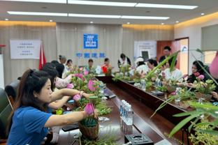 Tập Cẩm thi đấu danh nhân Vương Hạc Lệ: Chặt bỏ động tác chúc mừng kinh điển cao thứ hai toàn đội 18 điểm kính chào lão Chiêm